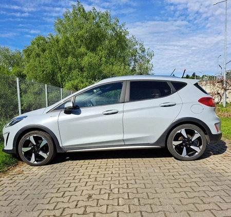 Ford Fiesta cena 52300 przebieg: 109000, rok produkcji 2018 z Lubań małe 106